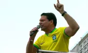Moraes decreta prisão de Ramagem; Bolsonaro pede domiciliar