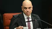 Moraes pede comprovação de saúde de general Heleno para prisão domiciliar