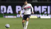 Oscar do São Paulo tem problema cardíaco durante exames