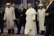 Papa Leão XIV visita Mesquita Azul em Istambul em viagem histórica