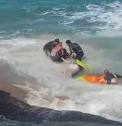 Parapente Vira Drama no Litoral Norte: Mulher Cai no Mar e é Resgatada com Vida em Caraguatatuba