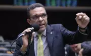 Pastor e deputado Otoni de Paula se arrepende de gritar 'mito' e critica bolsonarismo