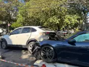 Porsche colide com dois carros parados na Berrini; uma pessoa ferida