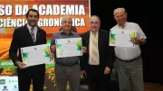 Reitor da FAG é homenageado pela ABCA em congresso de agronomia