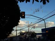 Taubaté implementa sinal amarelo intermitente durante madrugada