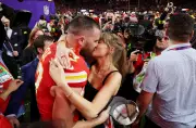 Taylor Swift revela detalhes do romance com Travis Kelce em documentário