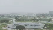 Temporal atinge Brasília com chuva forte e ventania nesta terça
