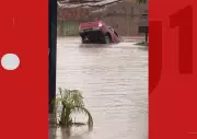 Temporal em Luís Eduardo Magalhães: 60 mm de chuva e picape submersa