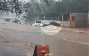 Temporal em Tupã: Vídeo impressionante mostra carro sendo arrastado por enxurrada durante tempestade