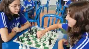 Xadrez vira disciplina obrigatória em escola: benefícios para alunos