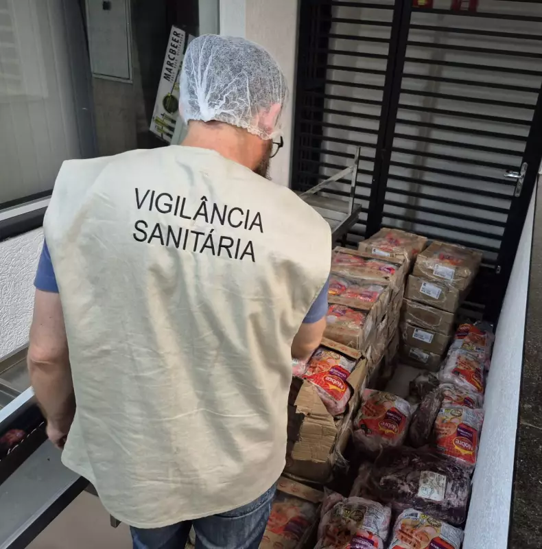 1,5 tonelada de alimentos vencidos interdita restaurante em Suzano