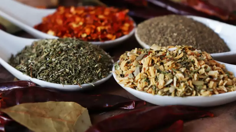 4 especiarias além da canela que turbinam a saúde com antioxidantes