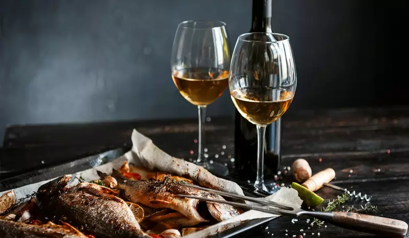 5 vinhos brancos encorpados para harmonizar com o bacalhau e peixes do Natal