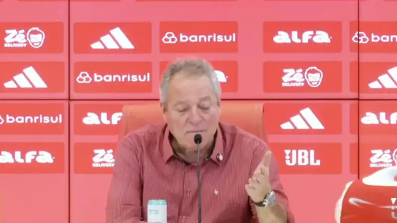 Abel Braga pede desculpas após declaração homofóbica sobre camisa rosa do Inter