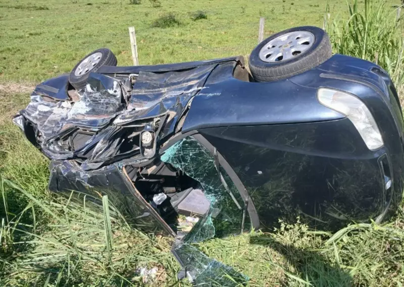 Acidente com 3 veículos na MG-133 deixa 4 feridos em Piau