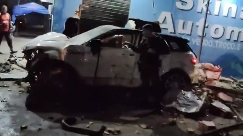 Acidente em Fortaleza mata entregador de moto e 4 animais; motorista preso