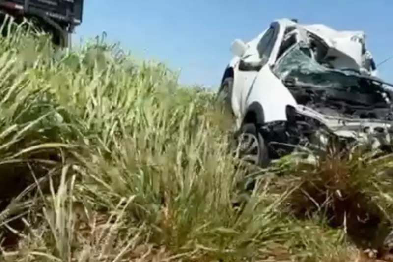 Acidente fatal na MS-295: motorista de 29 anos morre em colisão frontal com carreta