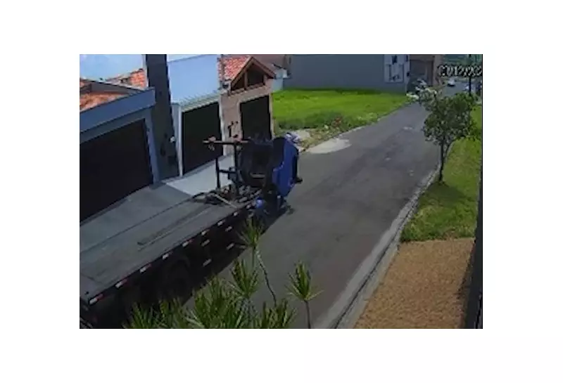 Acidente grave em SP: Cabine de caminhão se solta, passageiro cai e é atropelado