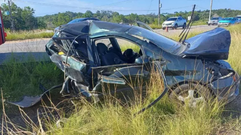 Acidente na Rodovia do Sol: pai e filha de 8 anos feridos, motorista da BMW tinha CNH suspensa