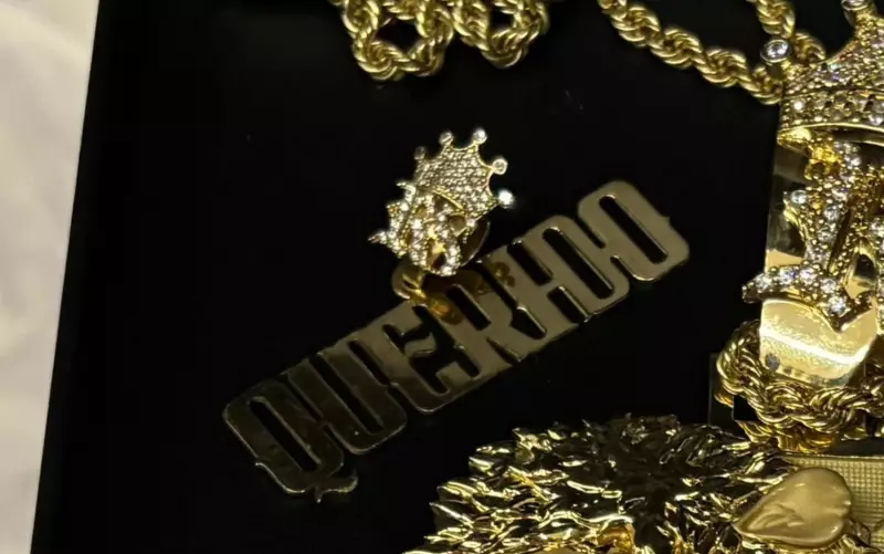 Advogada 'Rainha do Sul' presa: colar com iniciais RS e 'Querido' em ouro apreendido