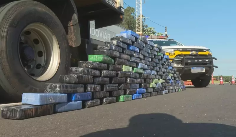 Apreensão de 100 kg de pasta base de cocaína em caminhão na SP-270