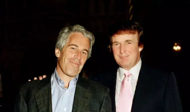 Arquivos de Epstein: Divulgação Frustra Base de Trump e Expõe Tensões Internas