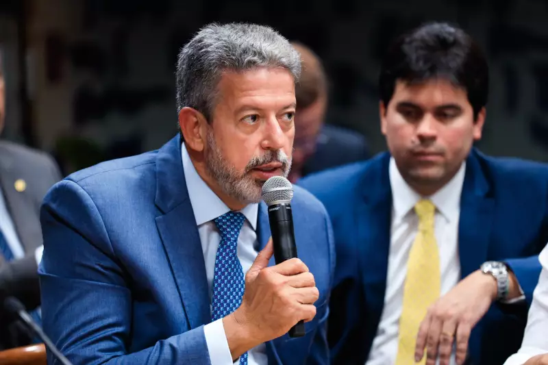 Arthur Lira aplaude Lula no Planalto e tensiona relação com Motta e Alcolumbre