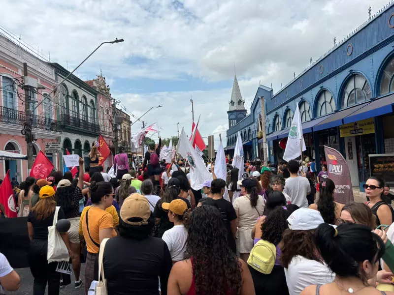 Ato 'Levante Mulheres Vivas' mobiliza Belém contra feminicídio e violência