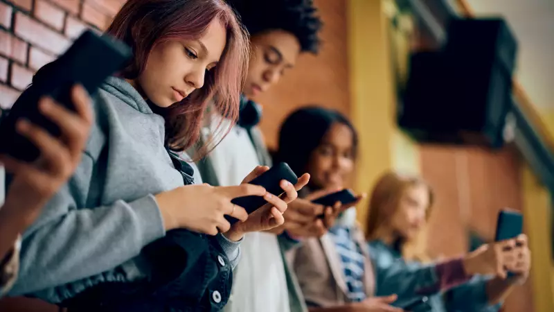 Austrália veta redes sociais para menores de 16 anos; prazo para big techs termina em 10 de dezembro