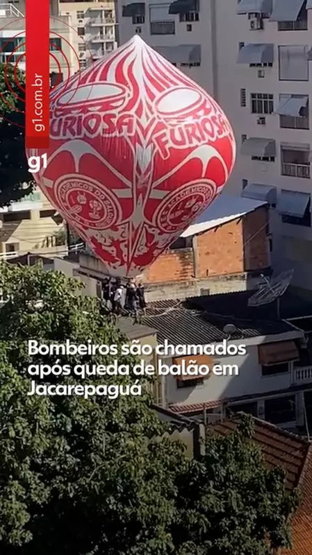 Balão cai sobre casa em Jacarepaguá e causa incêndio; ninguém se feriu