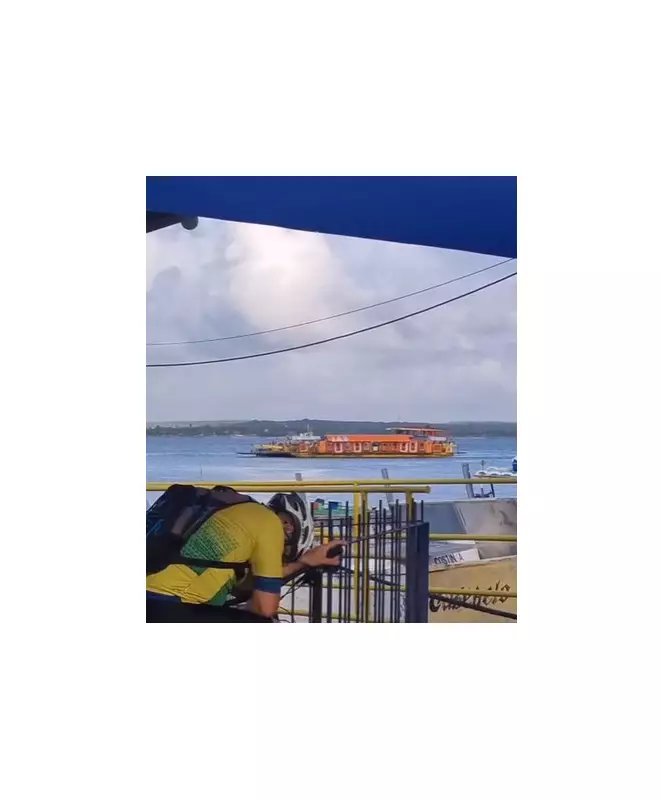 Balsa quebra no Rio Paraíba e passageiros são resgatados por catamarã