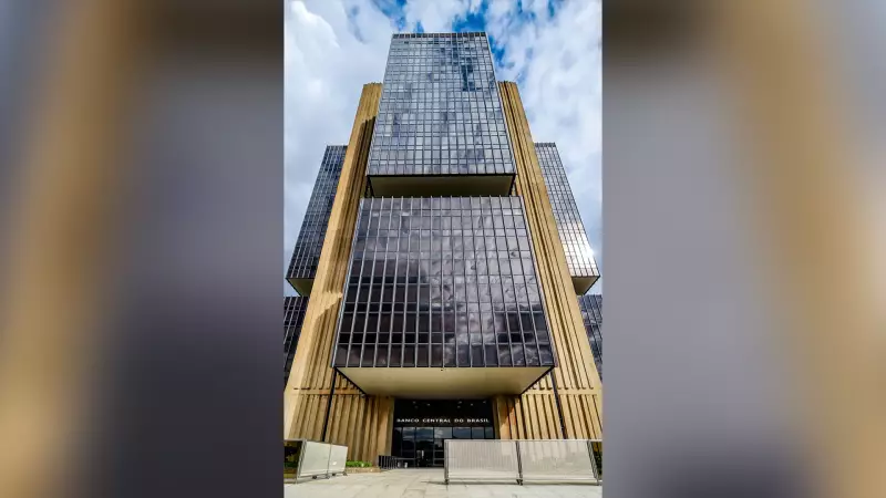 BC: Falcão ou Pombo? Entenda como o tom do Banco Central move o mercado