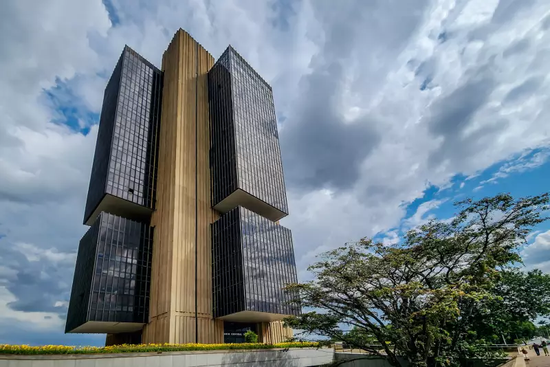 BC mantém projeção de crescimento até 2027 e adia expectativa de corte de juros