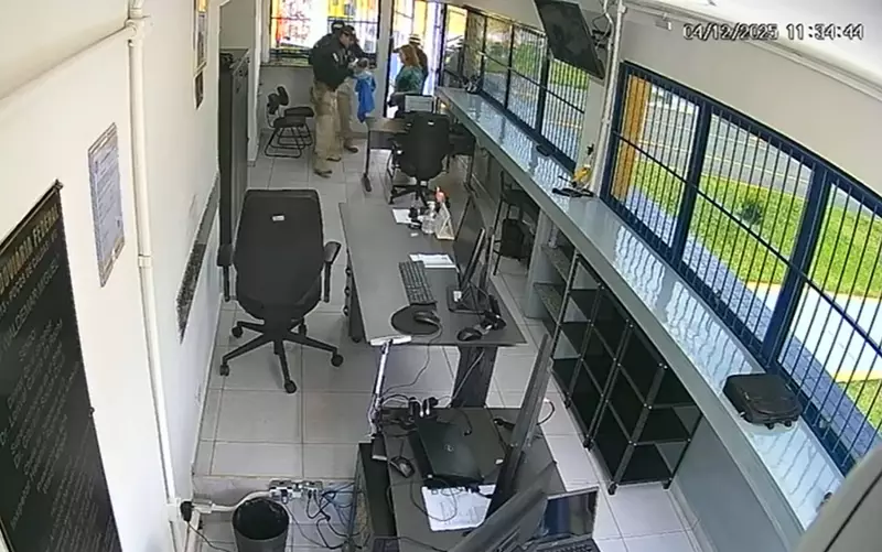 Bebê de 42 dias é salvo pela PRF após engasgo e família caminhar 5 km em MG