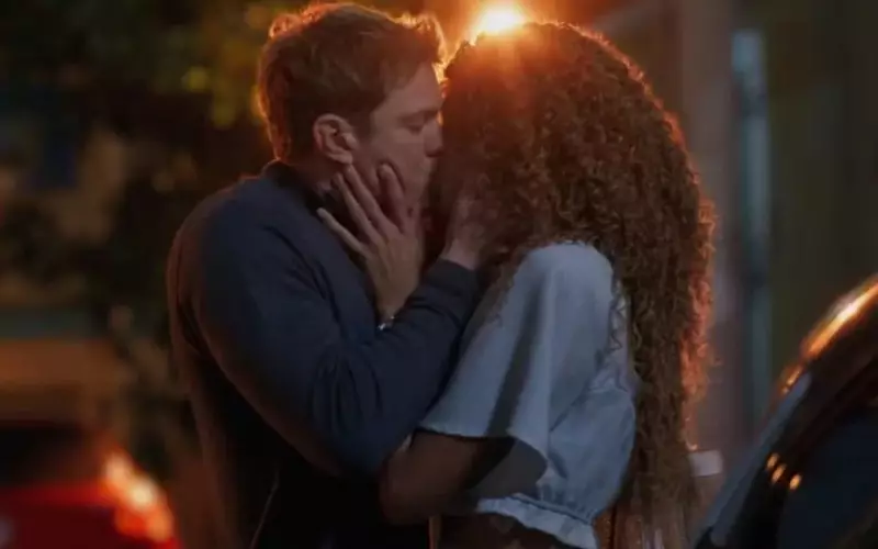 Beijo histórico em 'Três Graças' quebra paradigmas na TV brasileira