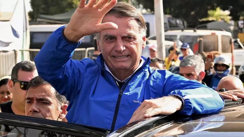 Bolsonaro passa por cirurgia de hérnia inguinal bilateral em Brasília