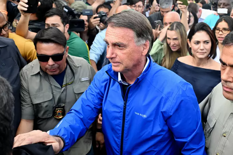 Bolsonaro passa por cirurgia para soluços e terá novo procedimento na segunda