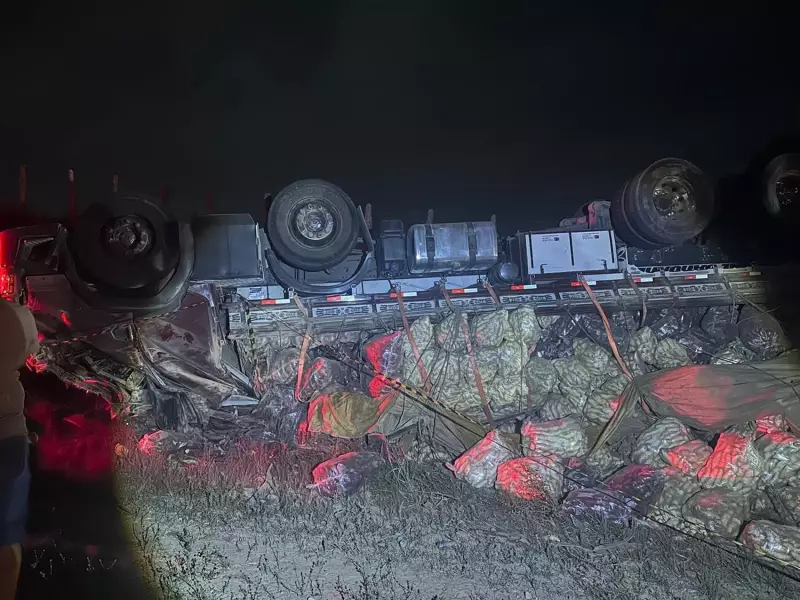 Caminhão de batatas capota em SE-245: um morto e dois feridos em Malhador