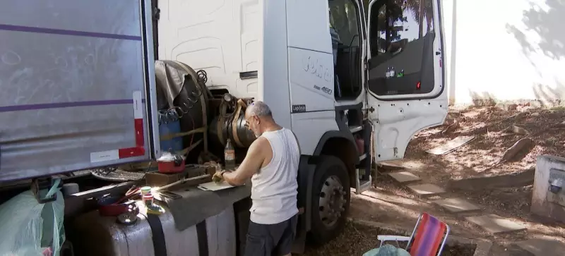 Caminhoneiros passam o Natal na estrada: saudade e adaptação longe de casa