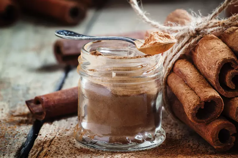 Canela e saúde: estudo analisa efeitos no peso e doenças metabólicas