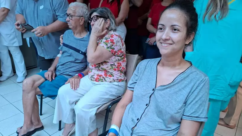 Cantata natalina emociona pacientes e leva esperança a hospital em Bauru