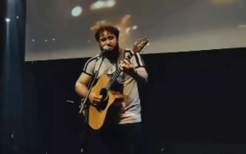 Cantor gospel de 25 anos morre após choque elétrico em loja de autopeças