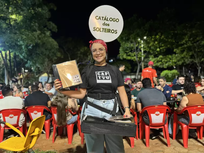 Catálogo de Solteiros: Empresária do DF cria 'Tinder analógico' e viraliza