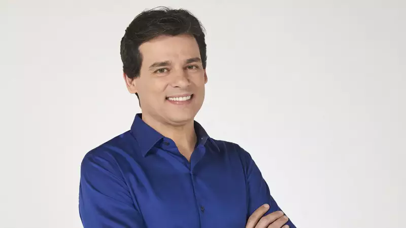 Celso Portiolli leva 'fora' ao vivo e homenageia Raul Gil no Domingo Legal