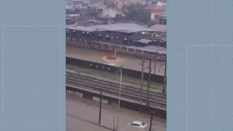 Chuva forte no Rio causa alagamentos e paralisa trens do ramal Santa Cruz