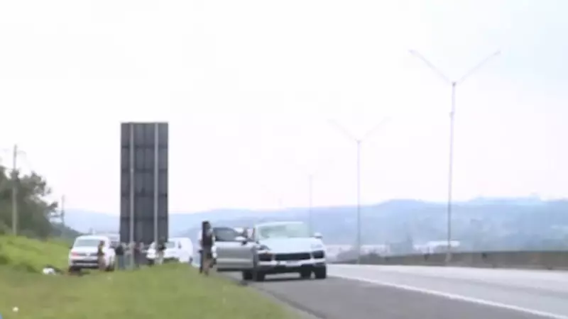 Ciclista de 68 anos morre atropelado por Porsche na Fernão Dias, em Atibaia