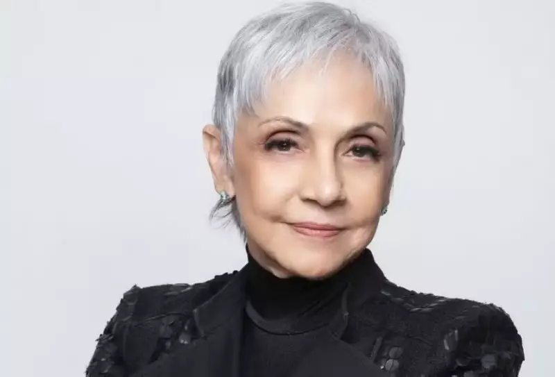 Cininha de Paula, ex-Globo, lança livro e analisa humor: 'Stand-up não é essência'