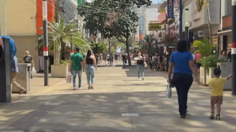 Comércio do Oeste Paulista altera horários em dezembro para festas