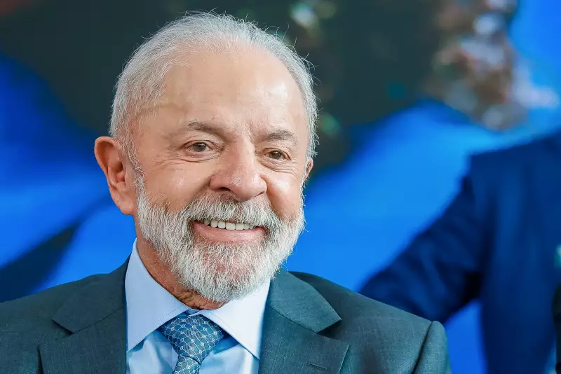 Desemprego atinge 5,2%, menor nível desde 2012, e presenteia Lula