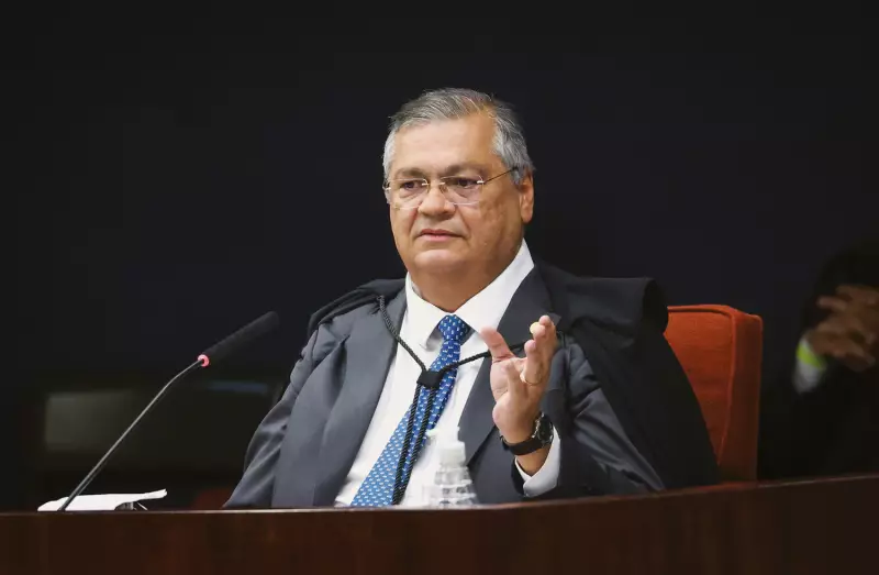 Dino busca acalmar crise entre Gilmar Mendes e Senado sobre impeachment